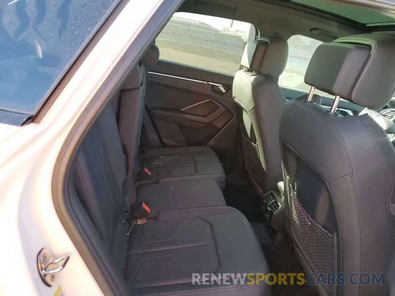 11 Photograph of a damaged car WA1EECF33M1130844 AUDI Q3 2021