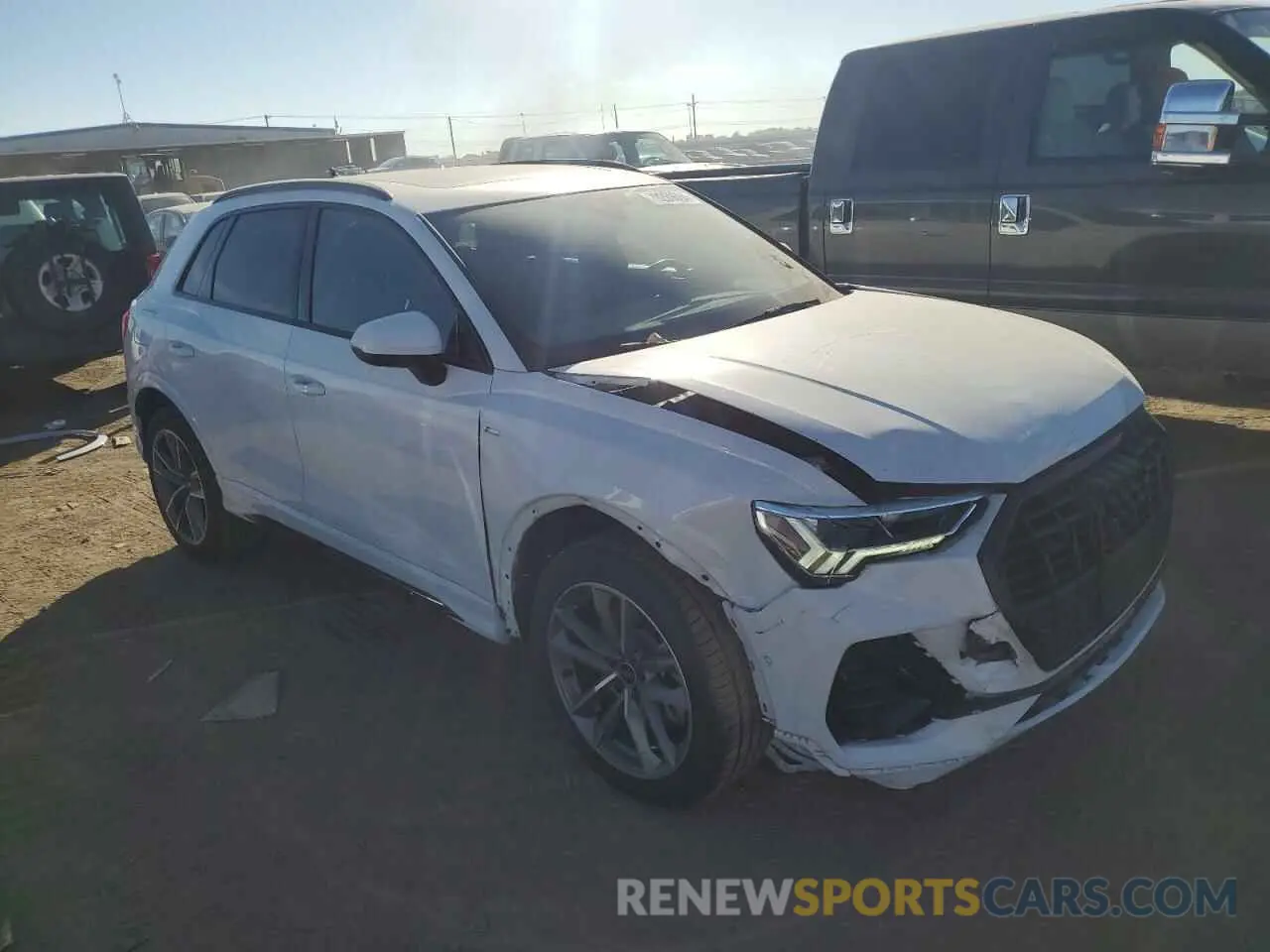 4 Photograph of a damaged car WA1EECF33M1130844 AUDI Q3 2021