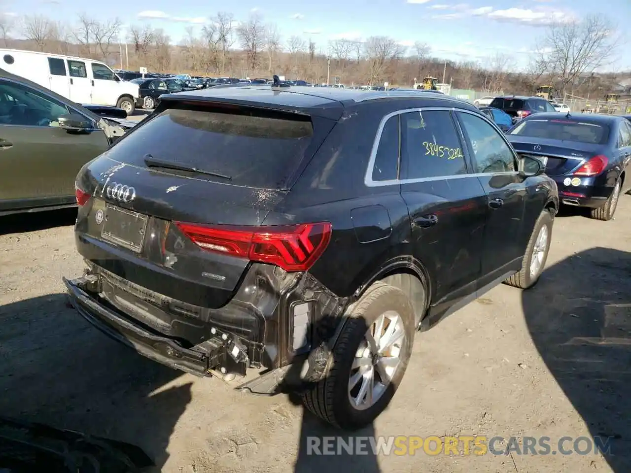 4 Photograph of a damaged car WA1EECF34M1037007 AUDI Q3 2021