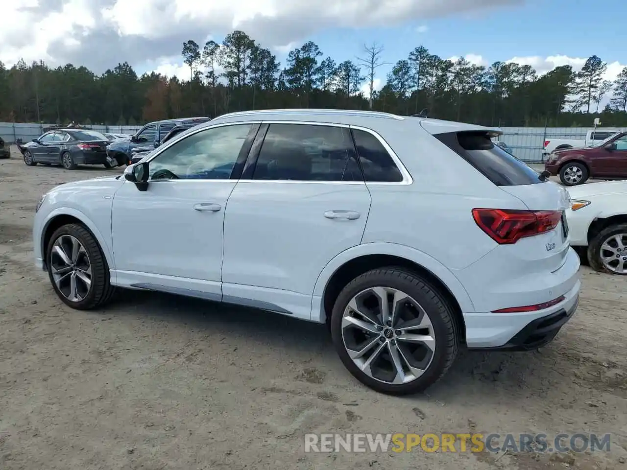 2 Photograph of a damaged car WA1EECF34M1110005 AUDI Q3 2021