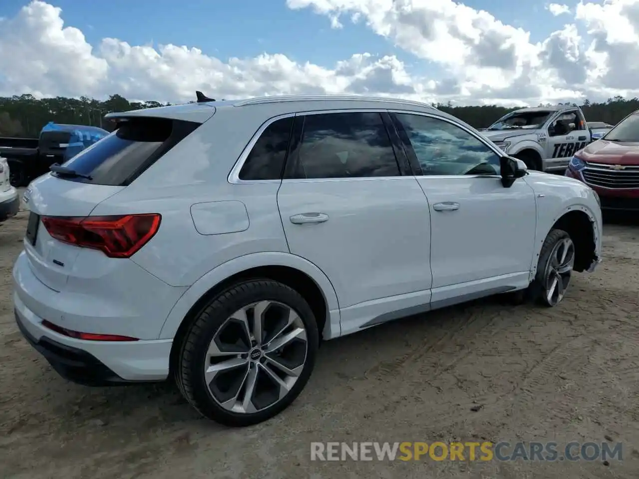 3 Photograph of a damaged car WA1EECF34M1110005 AUDI Q3 2021