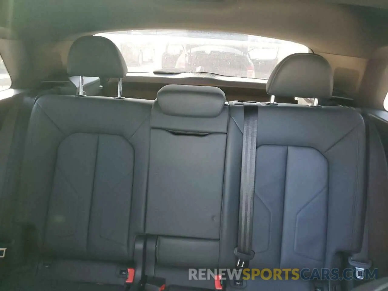 10 Photograph of a damaged car WA1EECF35M1056004 AUDI Q3 2021