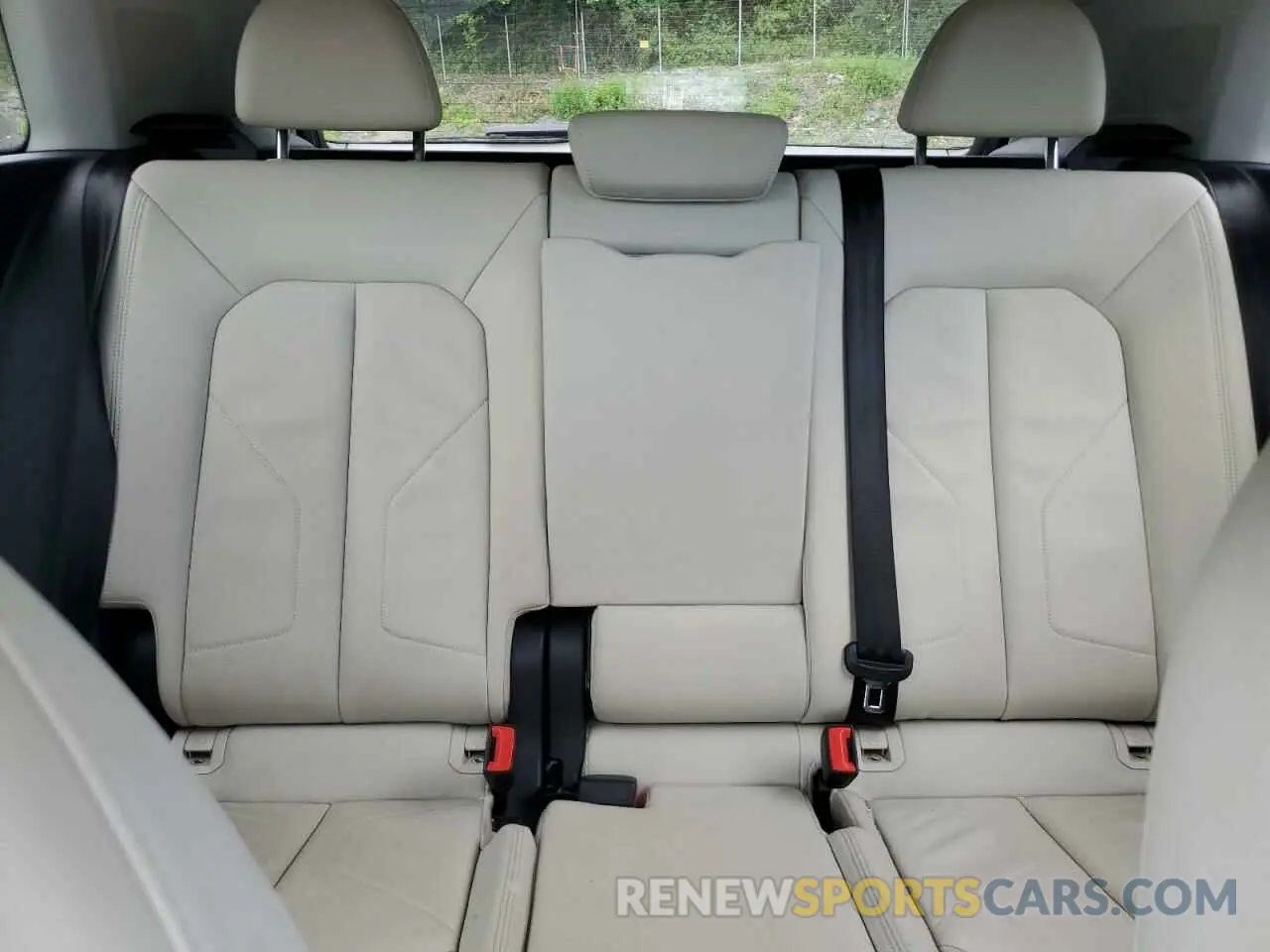 10 Photograph of a damaged car WA1EECF35M1128691 AUDI Q3 2021