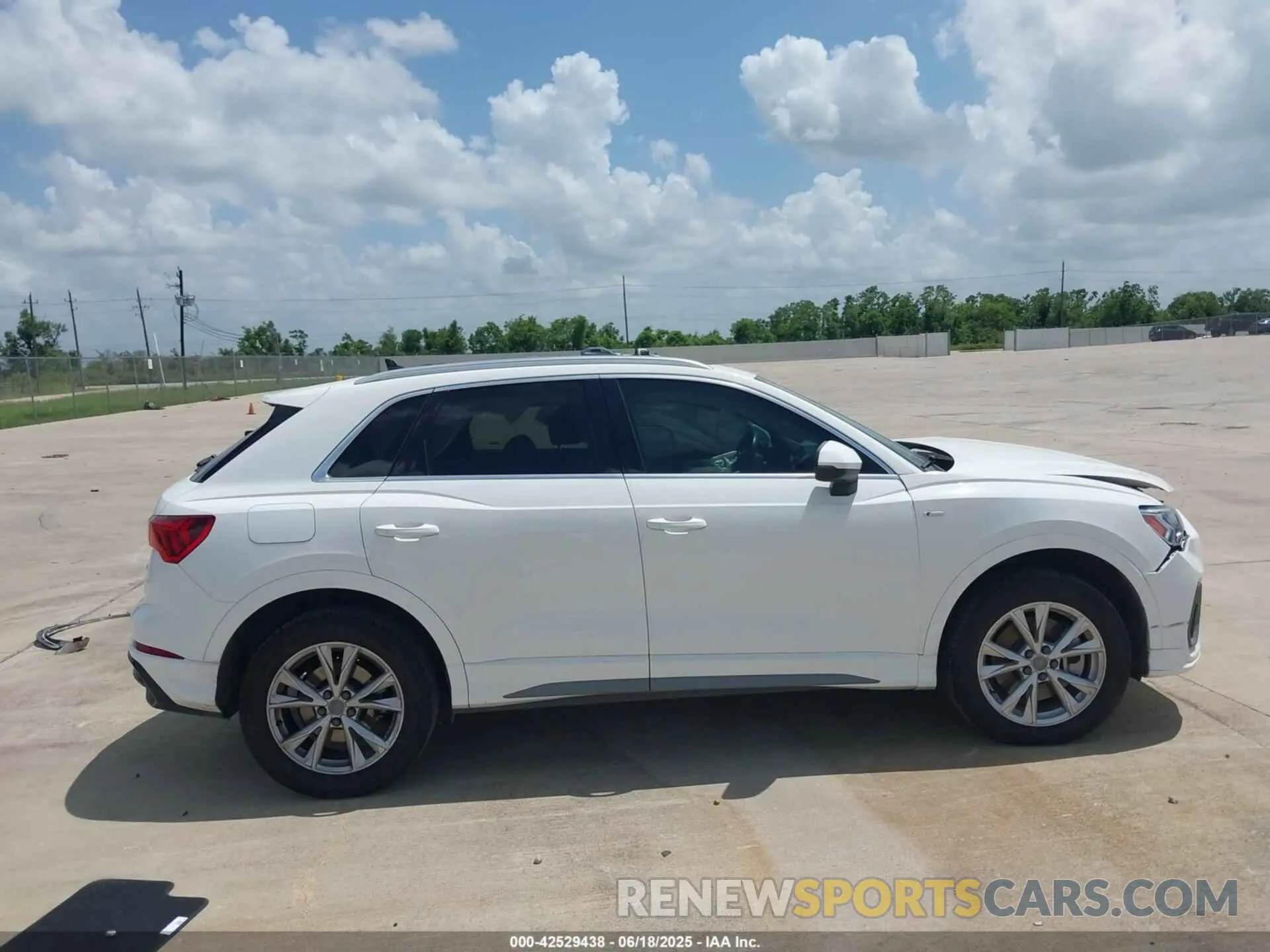 13 Photograph of a damaged car WA1EECF36M1007989 AUDI Q3 2021