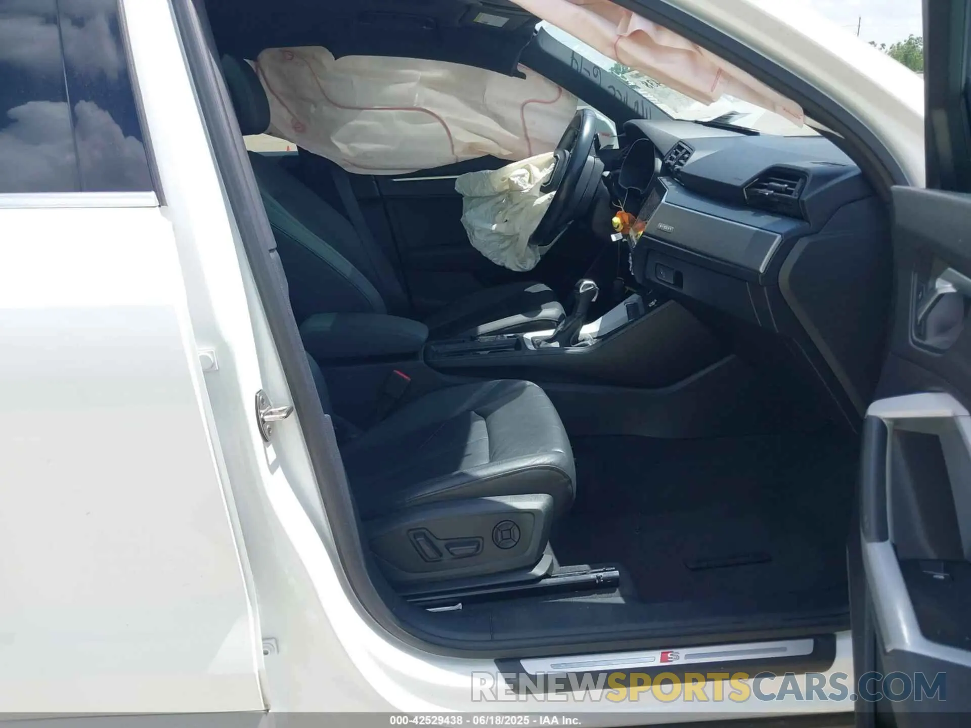 5 Photograph of a damaged car WA1EECF36M1007989 AUDI Q3 2021