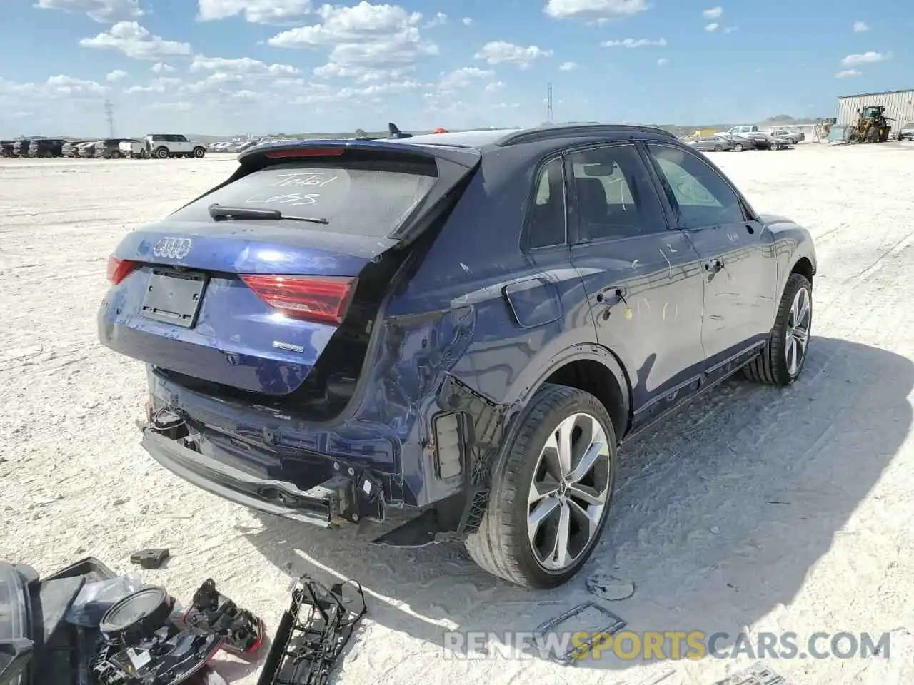 4 Photograph of a damaged car WA1EECF36M1023187 AUDI Q3 2021