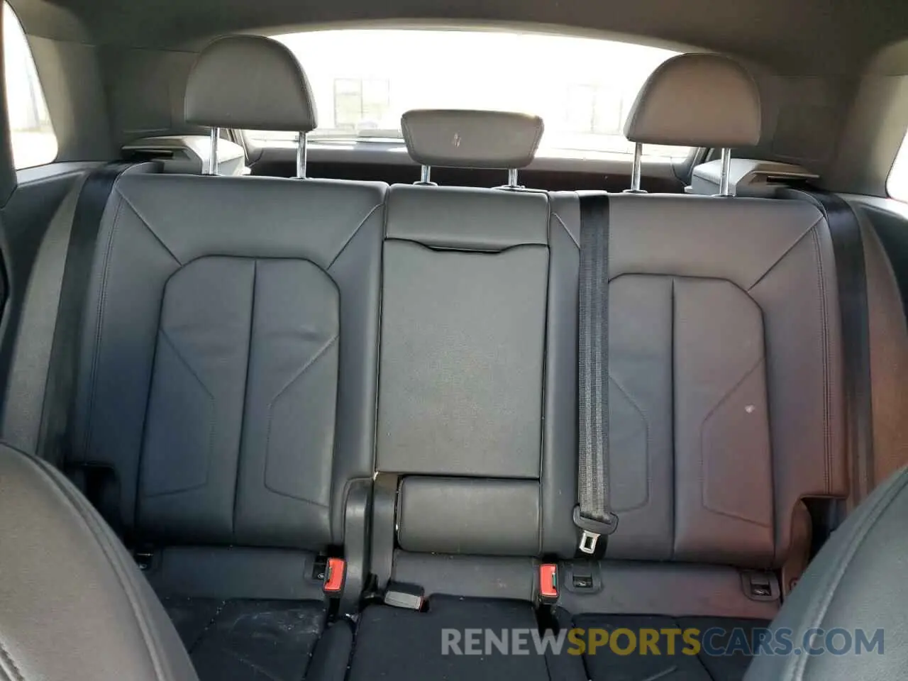 10 Photograph of a damaged car WA1EECF36M1129591 AUDI Q3 2021