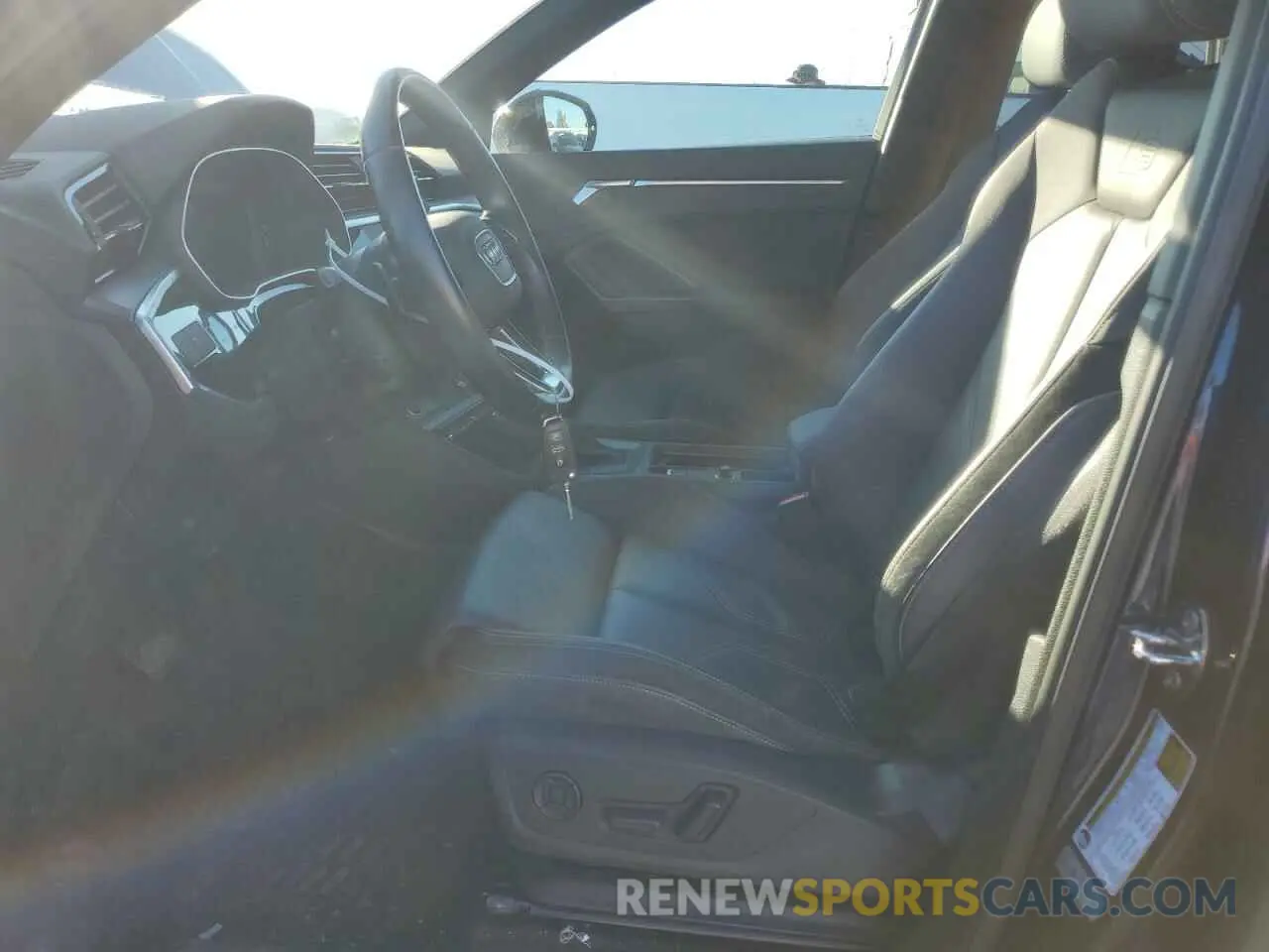 7 Photograph of a damaged car WA1EECF37M1055694 AUDI Q3 2021