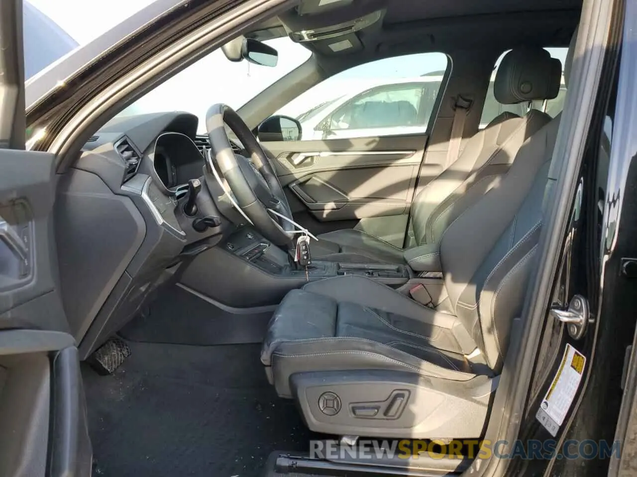 7 Photograph of a damaged car WA1EECF37M1109365 AUDI Q3 2021