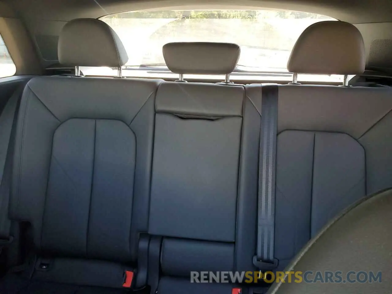 10 Photograph of a damaged car WA1EECF37M1114016 AUDI Q3 2021