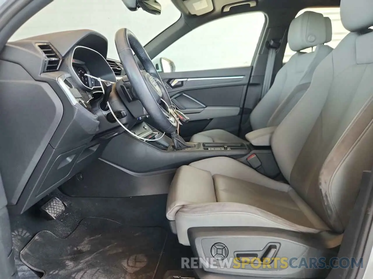 7 Photograph of a damaged car WA1EECF37M1124299 AUDI Q3 2021