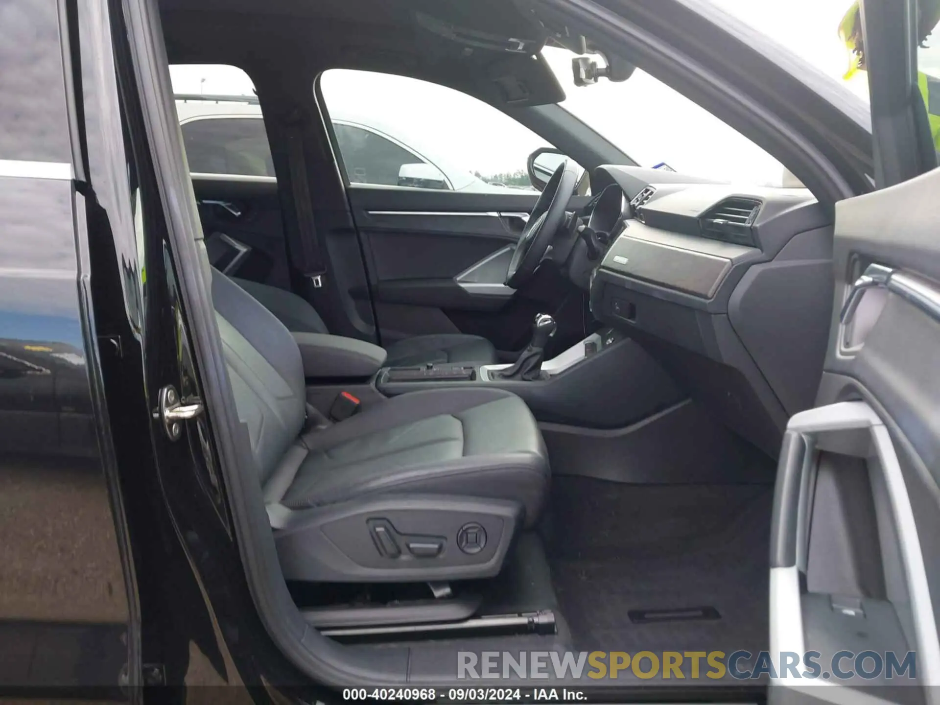 5 Photograph of a damaged car WA1EECF37M1133360 AUDI Q3 2021