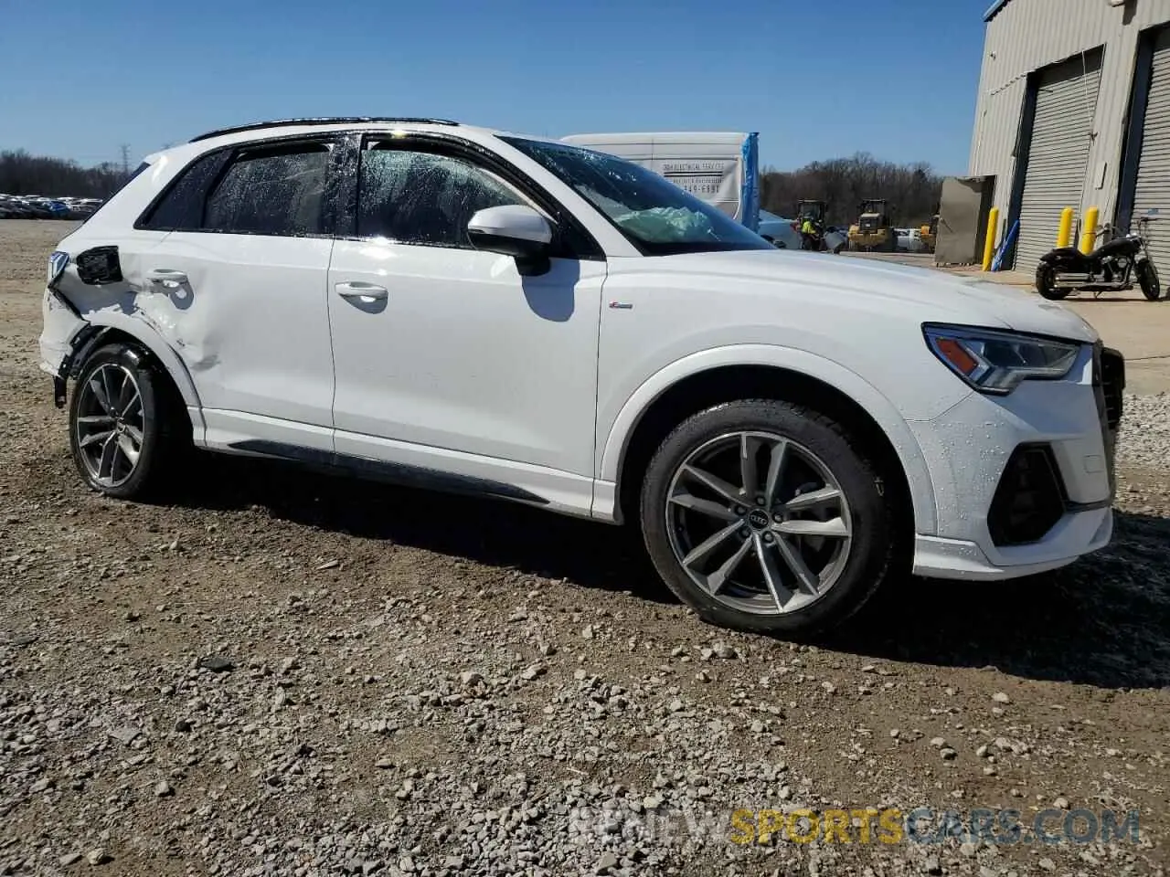 4 Photograph of a damaged car WA1EECF38M1041061 AUDI Q3 2021