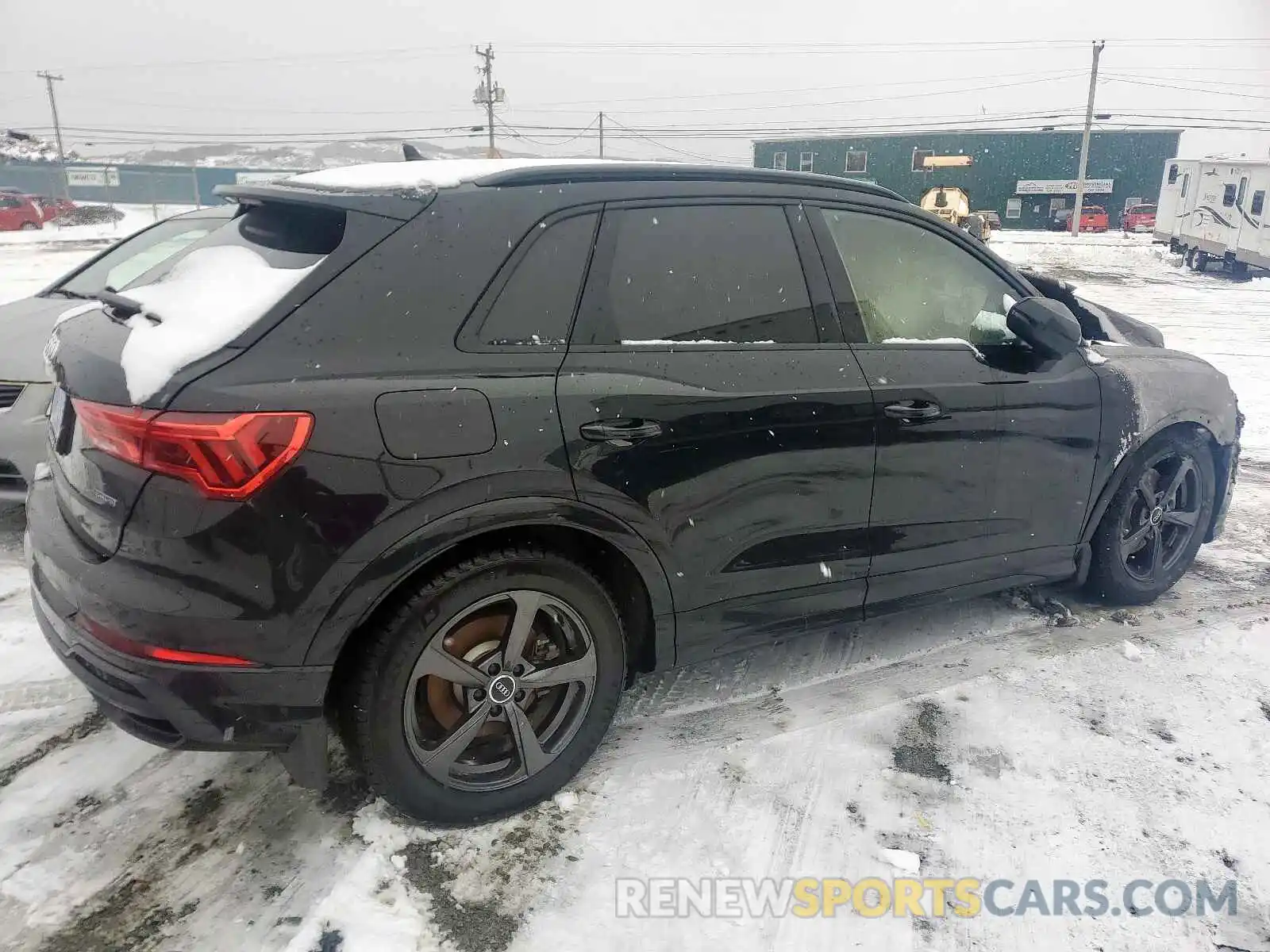 4 Photograph of a damaged car WA1FECF33M1087577 AUDI Q3 2021