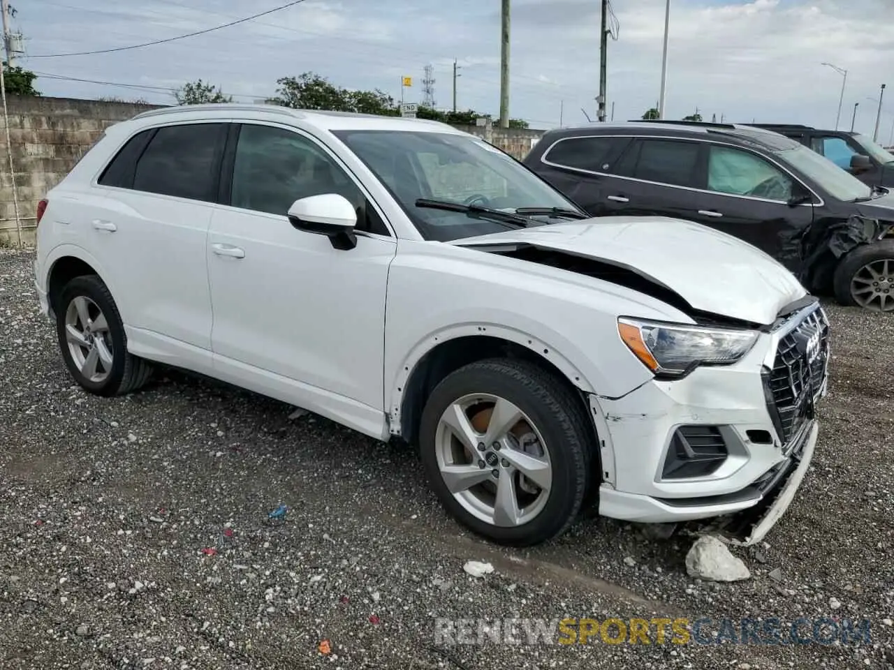4 Photograph of a damaged car WA1AUCF30N1122218 AUDI Q3 2022