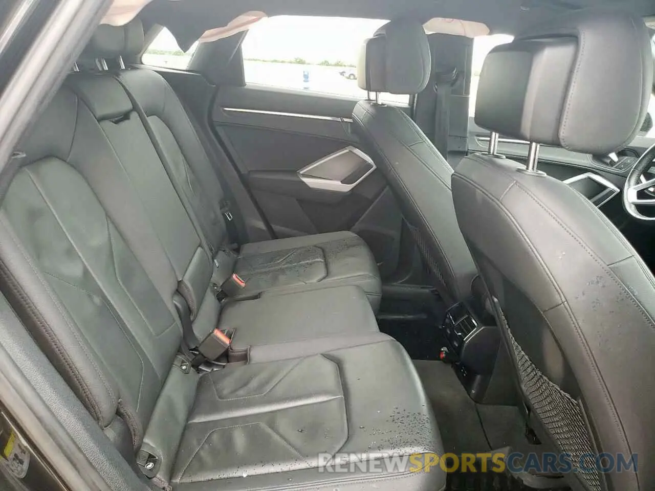 11 Photograph of a damaged car WA1AUCF31N1121658 AUDI Q3 2022