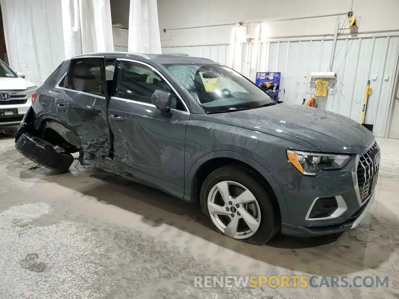 4 Photograph of a damaged car WA1AUCF33N1002302 AUDI Q3 2022
