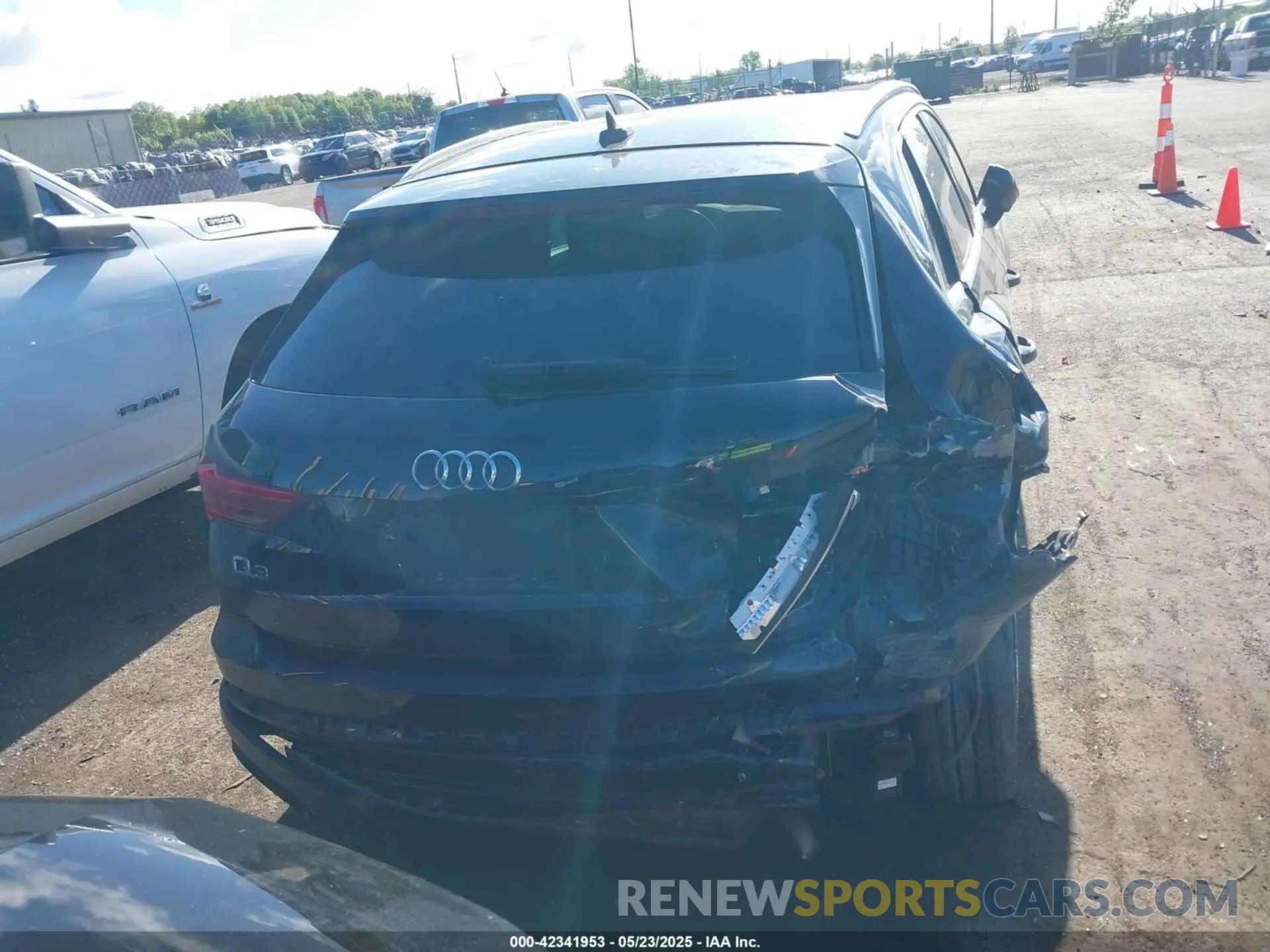 16 Photograph of a damaged car WA1AUCF34N1016242 AUDI Q3 2022