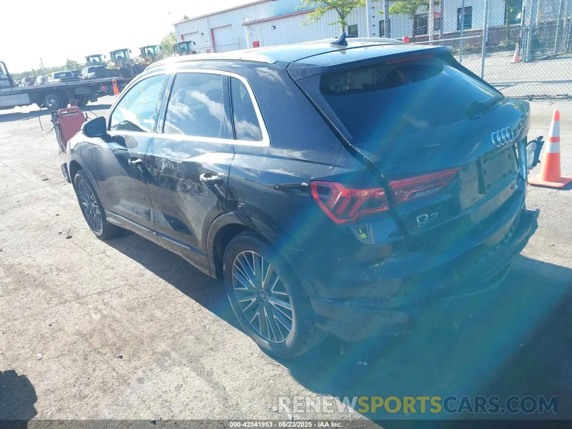 3 Photograph of a damaged car WA1AUCF34N1016242 AUDI Q3 2022