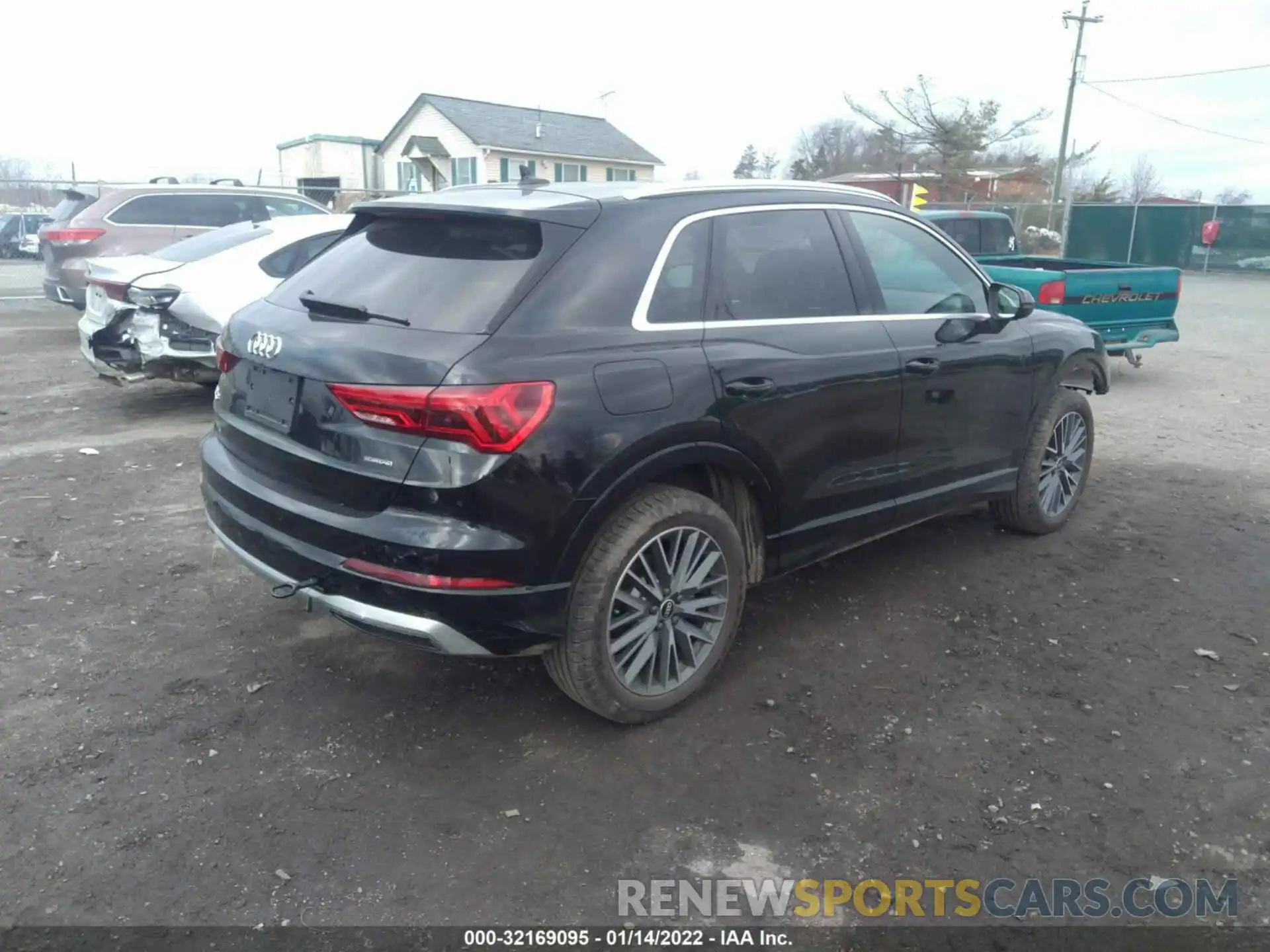 4 Photograph of a damaged car WA1AUCF36N1000365 AUDI Q3 2022