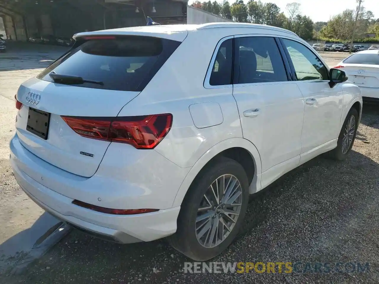 4 Photograph of a damaged car WA1AUCF37N1008071 AUDI Q3 2022