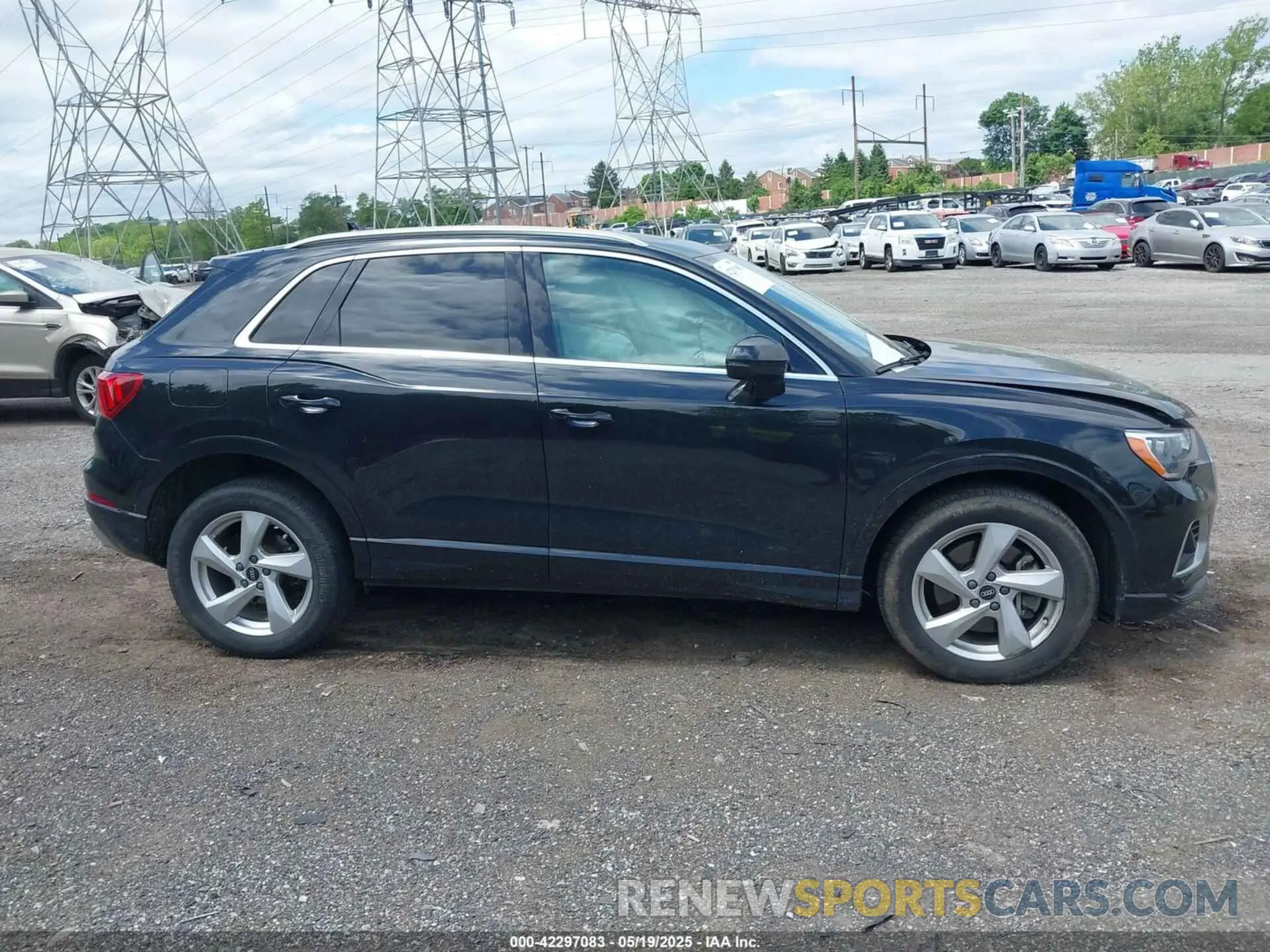 14 Photograph of a damaged car WA1AUCF37N1031270 AUDI Q3 2022