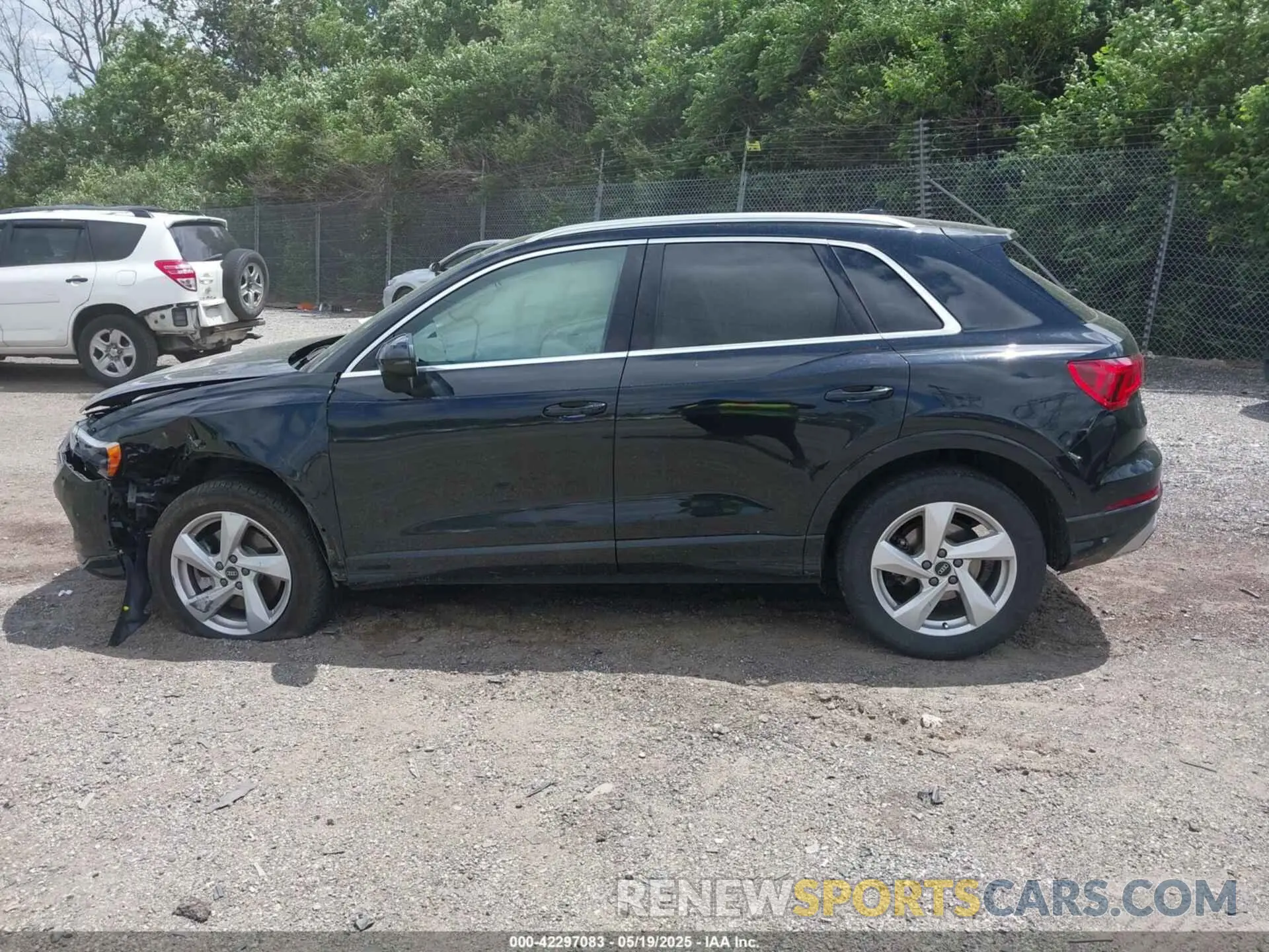15 Photograph of a damaged car WA1AUCF37N1031270 AUDI Q3 2022