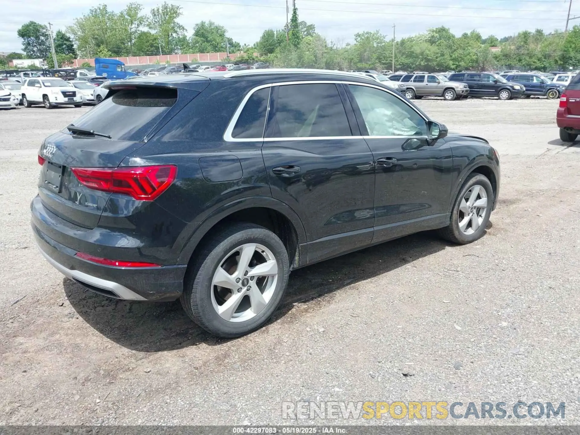 4 Photograph of a damaged car WA1AUCF37N1031270 AUDI Q3 2022