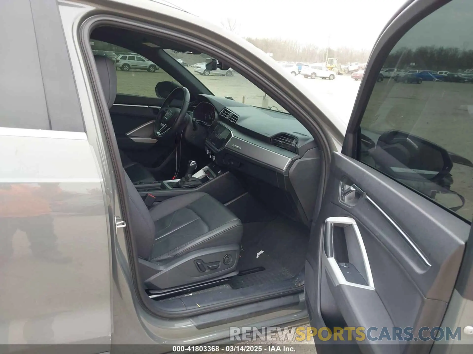 5 Photograph of a damaged car WA1AUCF37N1096376 AUDI Q3 2022