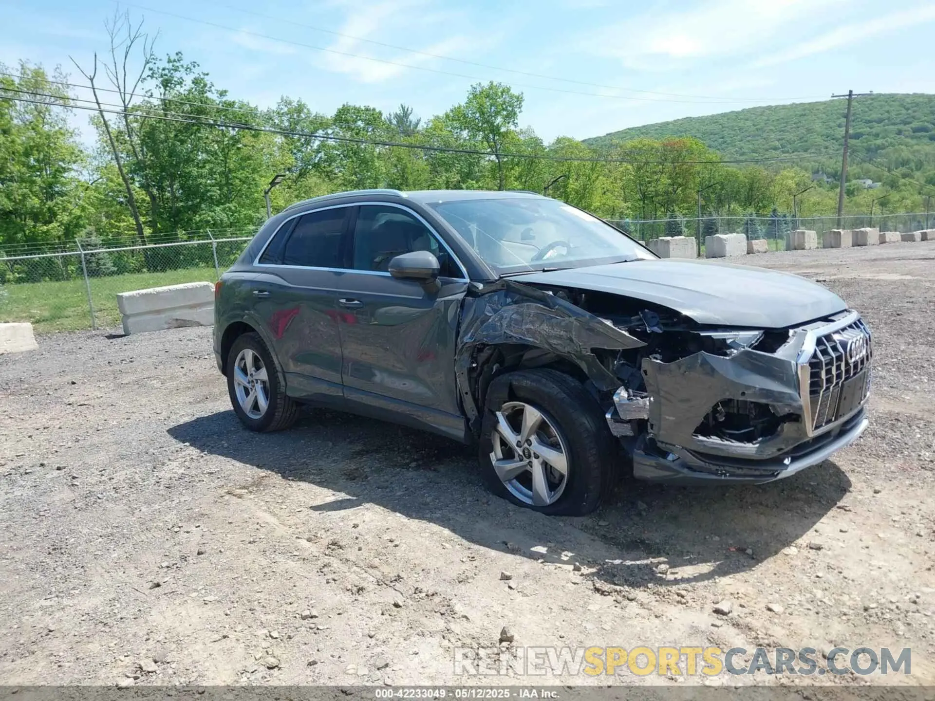 1 Photograph of a damaged car WA1AUCF38N1031553 AUDI Q3 2022