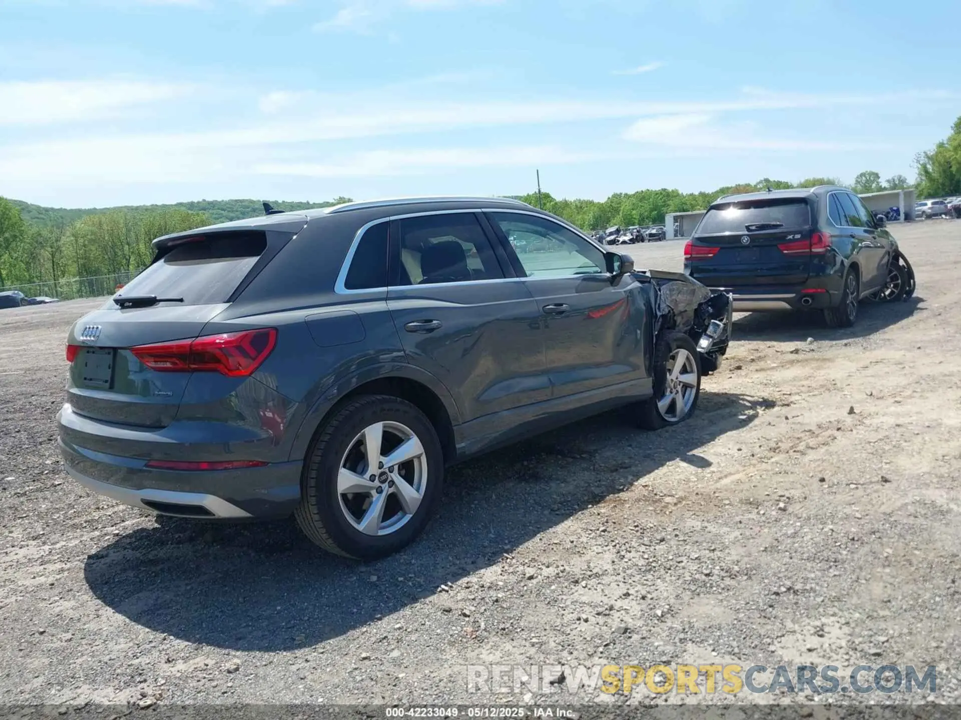 4 Photograph of a damaged car WA1AUCF38N1031553 AUDI Q3 2022