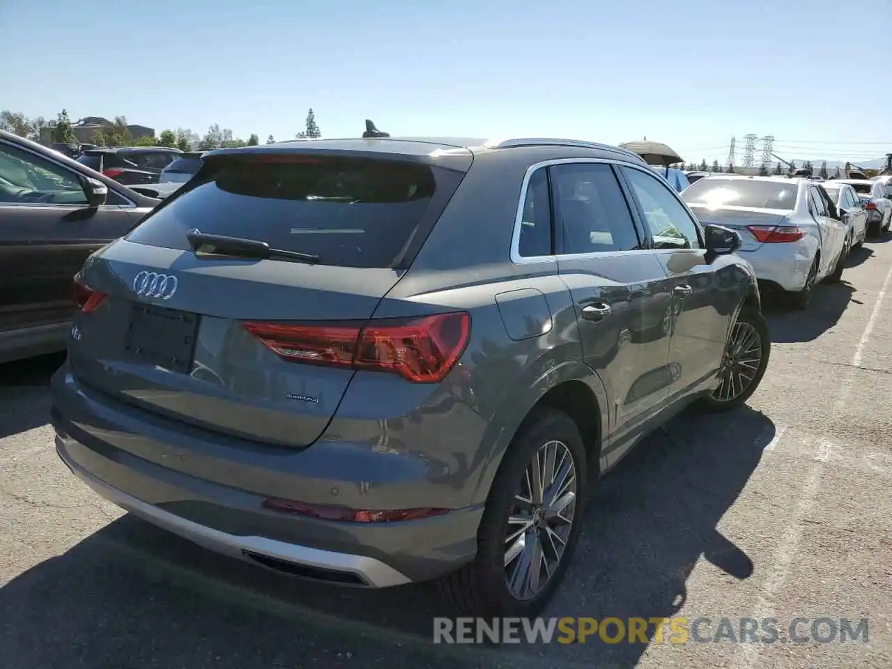 4 Photograph of a damaged car WA1AUCF38N1090585 AUDI Q3 2022