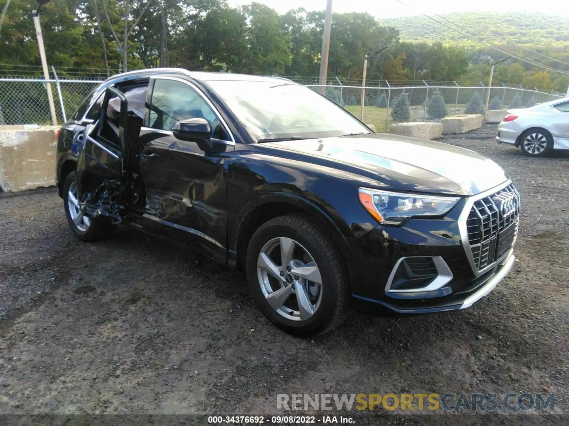 1 Photograph of a damaged car WA1AUCF39N1036938 AUDI Q3 2022