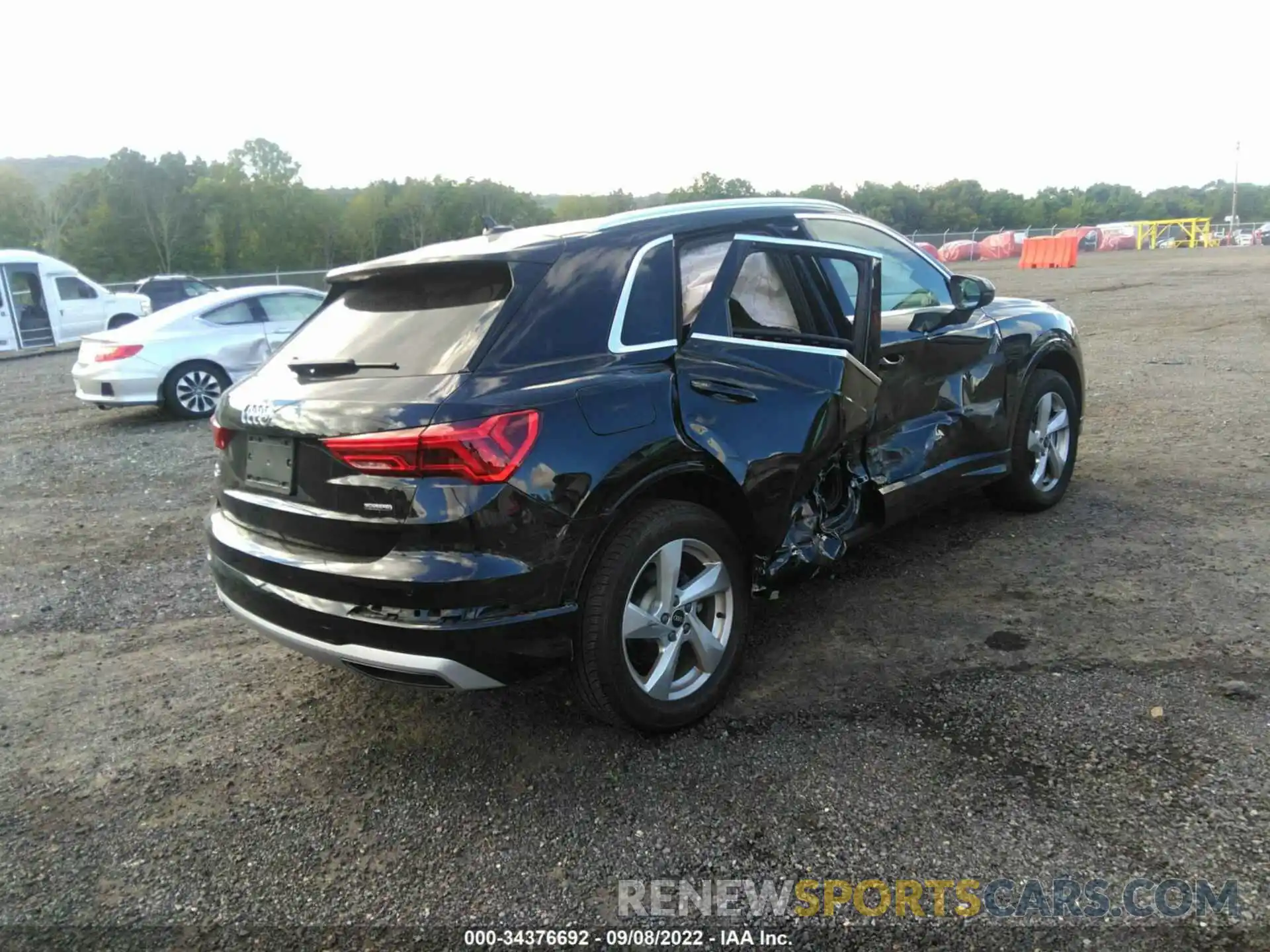 4 Photograph of a damaged car WA1AUCF39N1036938 AUDI Q3 2022