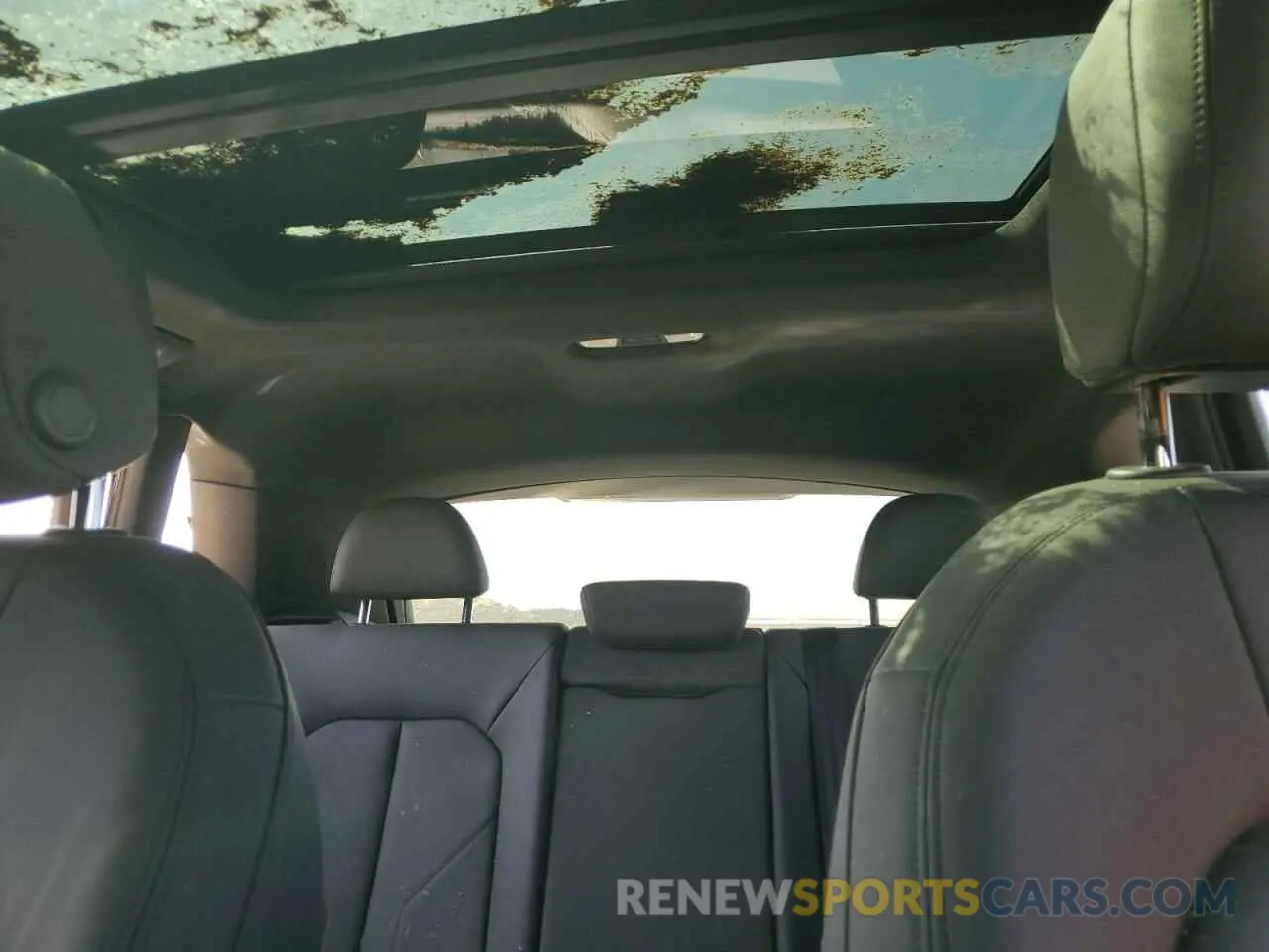 10 Photograph of a damaged car WA1BUCF33N1033389 AUDI Q3 2022