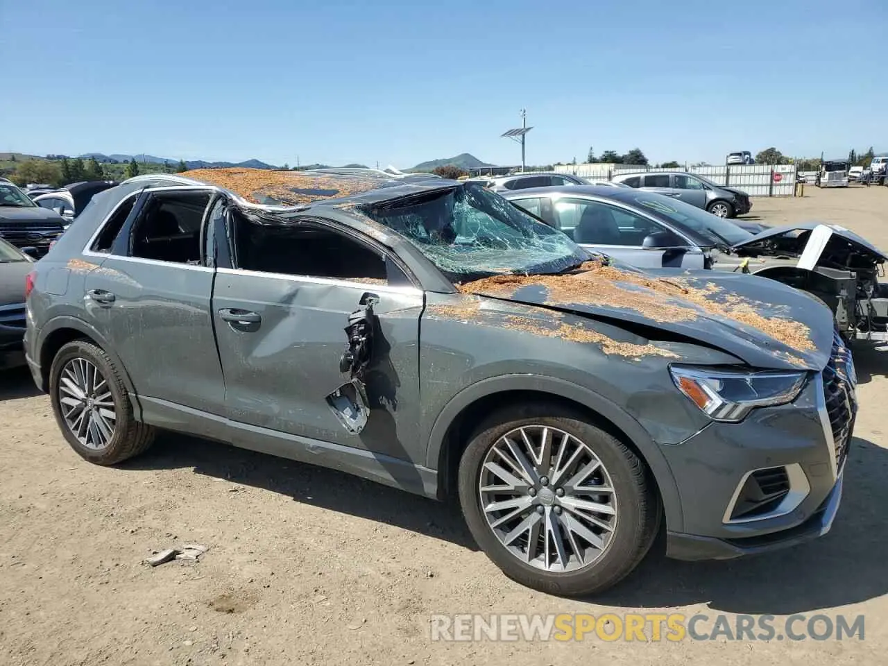 4 Photograph of a damaged car WA1BUCF33N1033389 AUDI Q3 2022