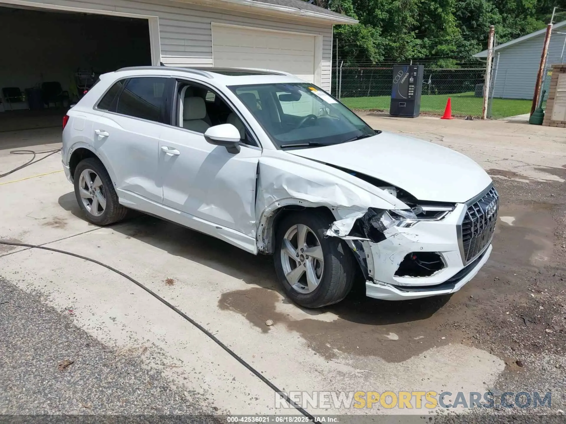 1 Photograph of a damaged car WA1BUCF36N1138119 AUDI Q3 2022