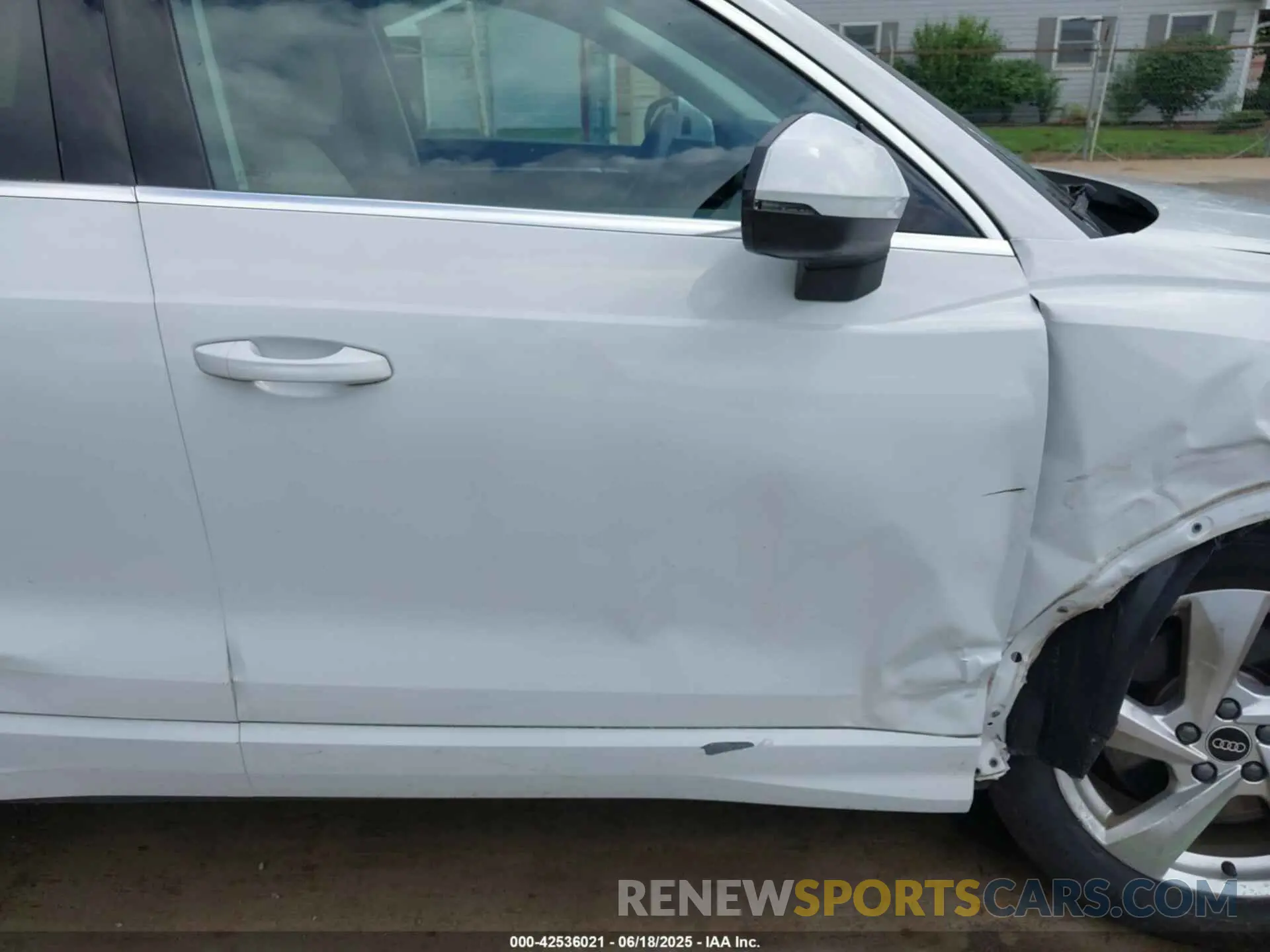 18 Photograph of a damaged car WA1BUCF36N1138119 AUDI Q3 2022