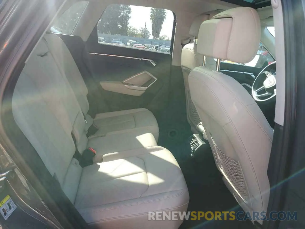 11 Photograph of a damaged car WA1BUDF35N1019466 AUDI Q3 2022