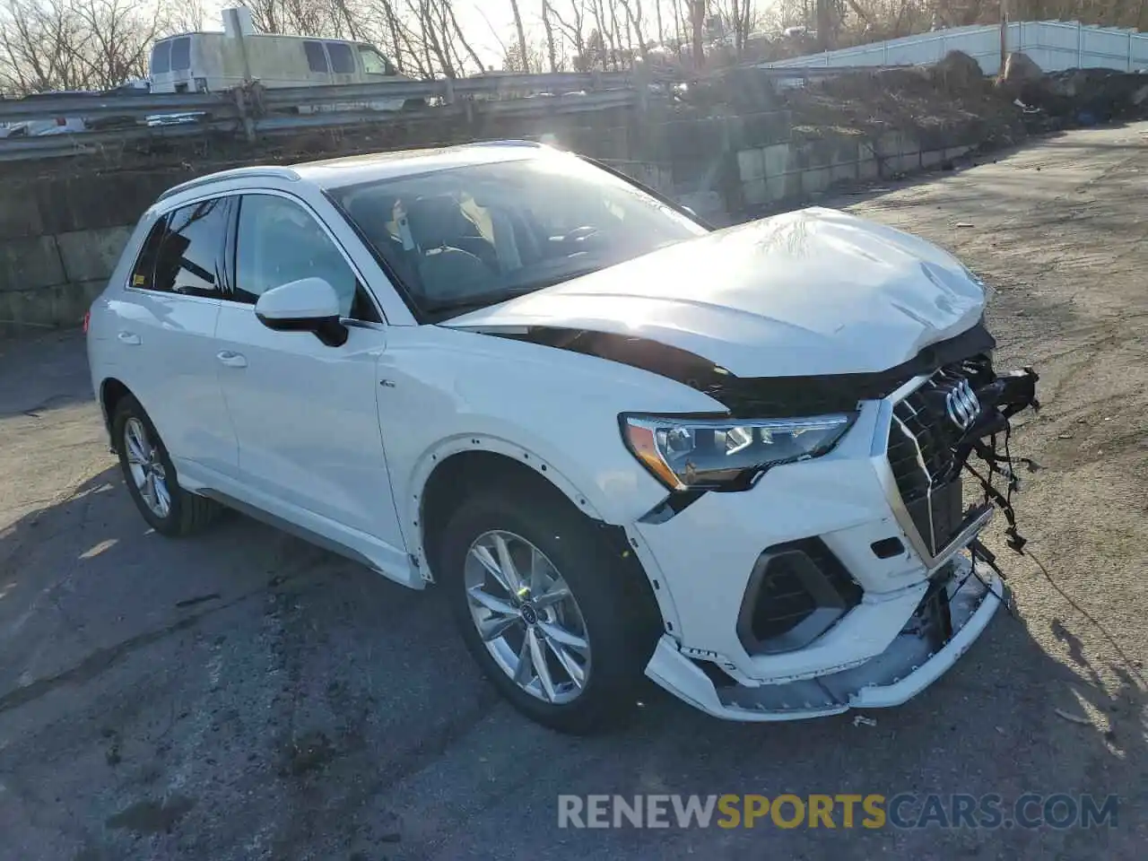 4 Photograph of a damaged car WA1DECF30N1015468 AUDI Q3 2022