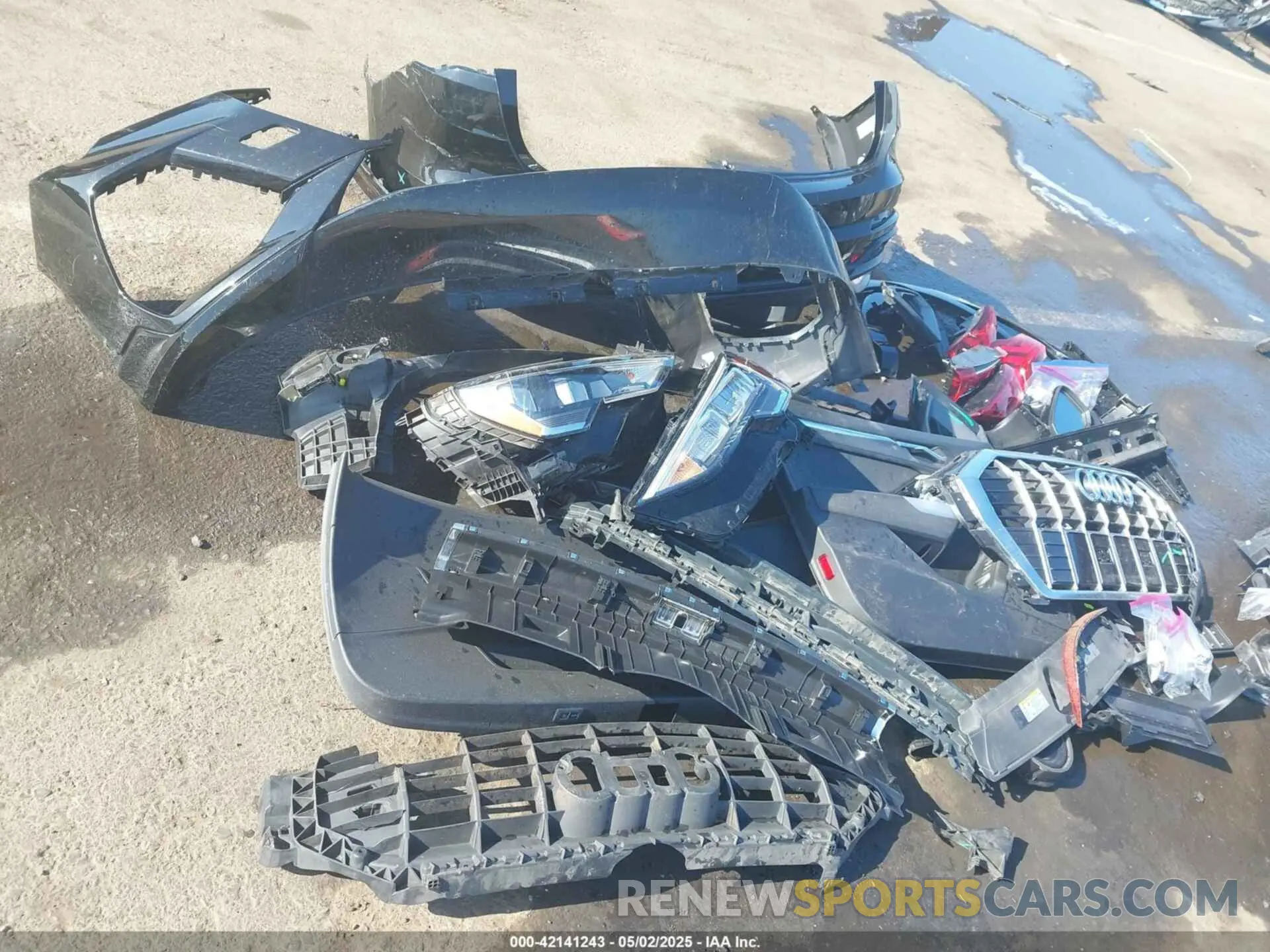 12 Photograph of a damaged car WA1DECF32N1022633 AUDI Q3 2022