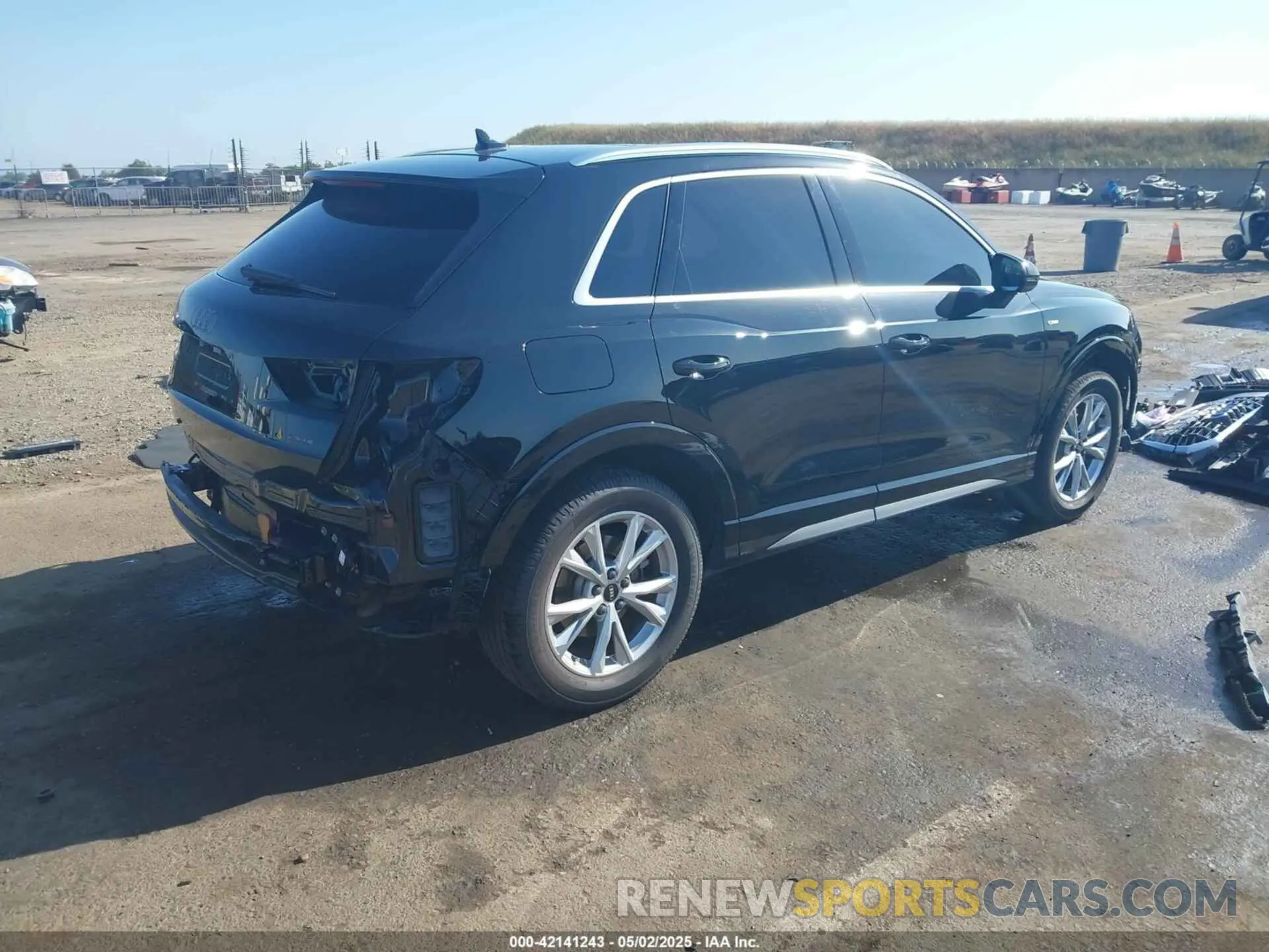 4 Photograph of a damaged car WA1DECF32N1022633 AUDI Q3 2022