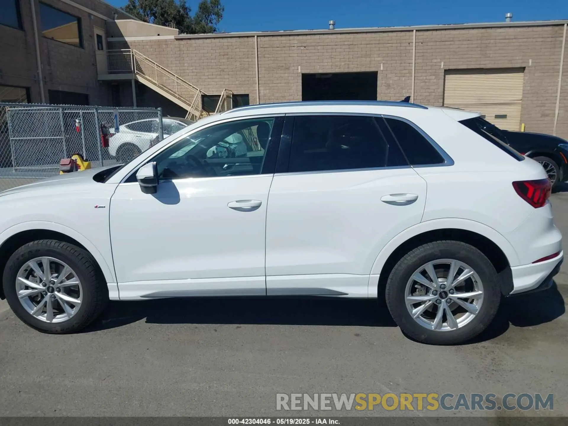15 Photograph of a damaged car WA1DECF32N1148121 AUDI Q3 2022