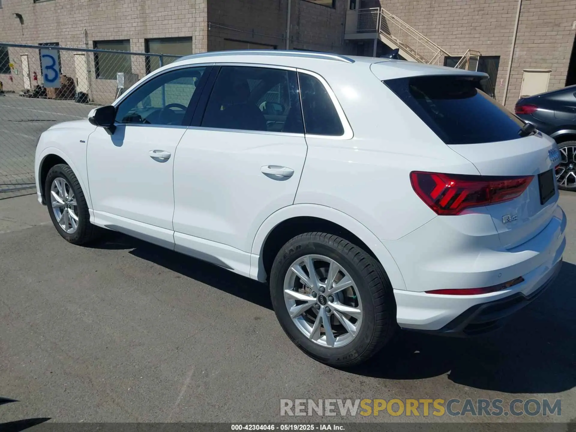 3 Photograph of a damaged car WA1DECF32N1148121 AUDI Q3 2022