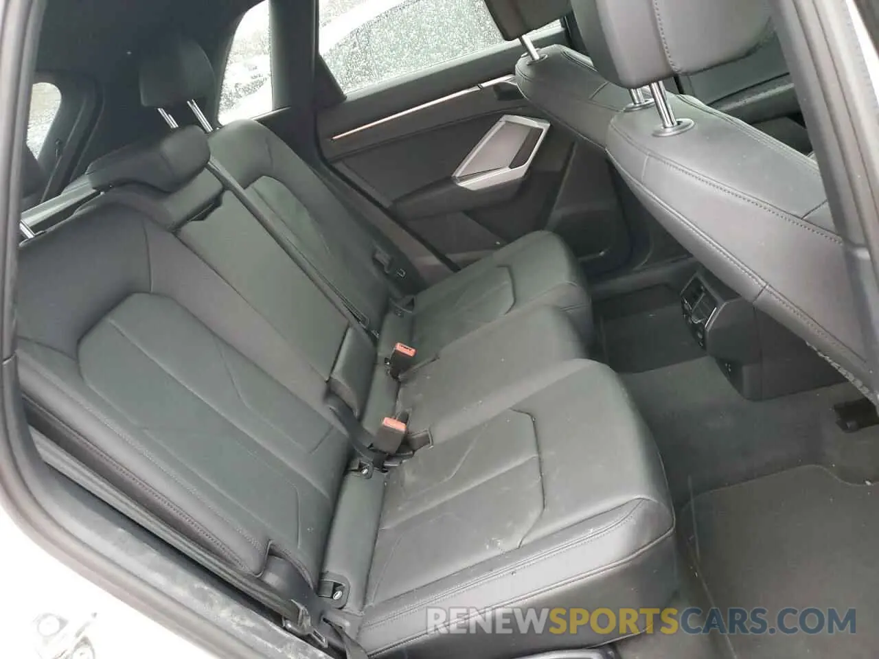 11 Photograph of a damaged car WA1DECF33N1008062 AUDI Q3 2022