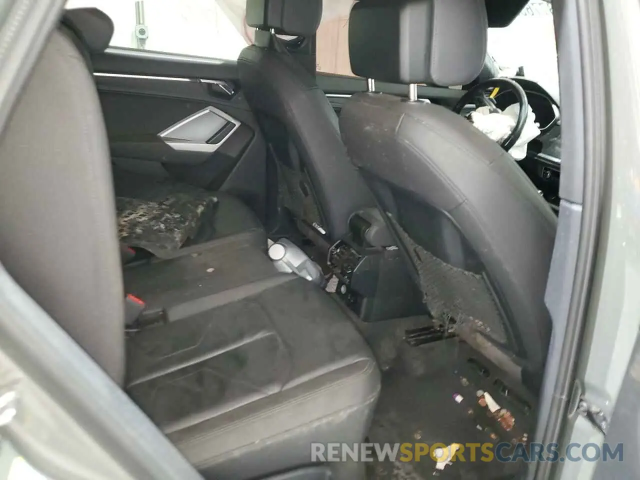 11 Photograph of a damaged car WA1DECF33N1087247 AUDI Q3 2022