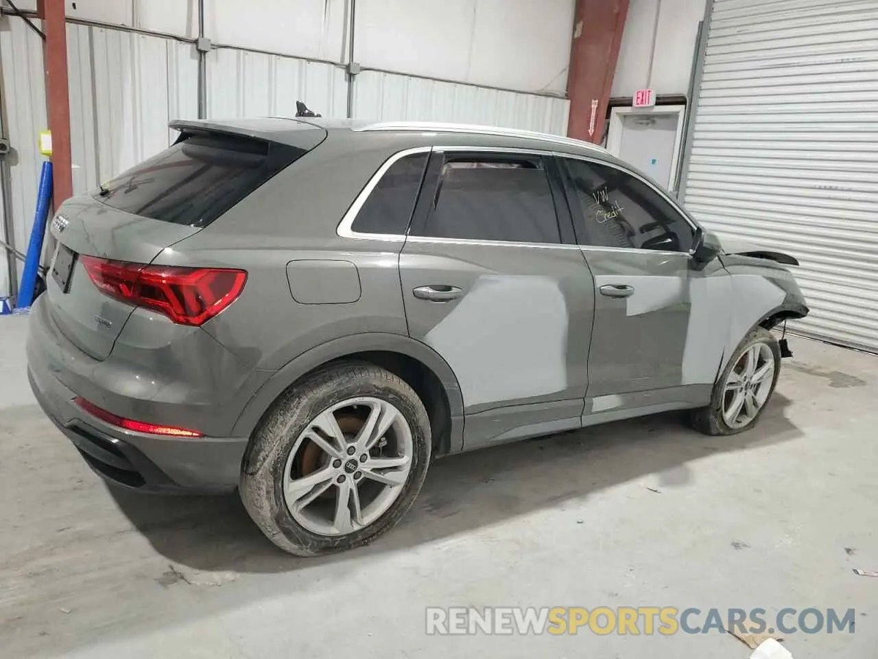 3 Photograph of a damaged car WA1DECF33N1087247 AUDI Q3 2022