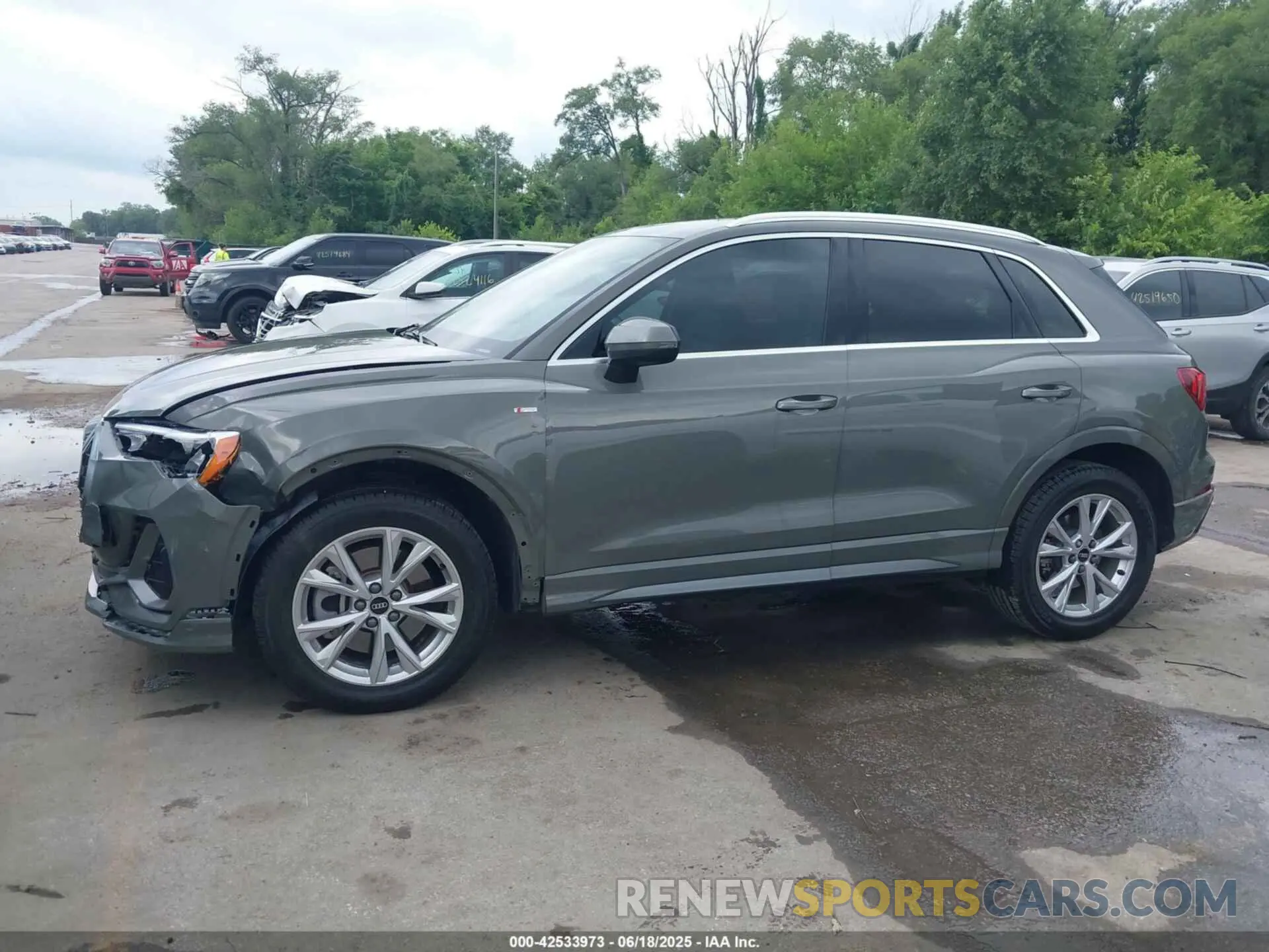 14 Photograph of a damaged car WA1DECF34N1026117 AUDI Q3 2022