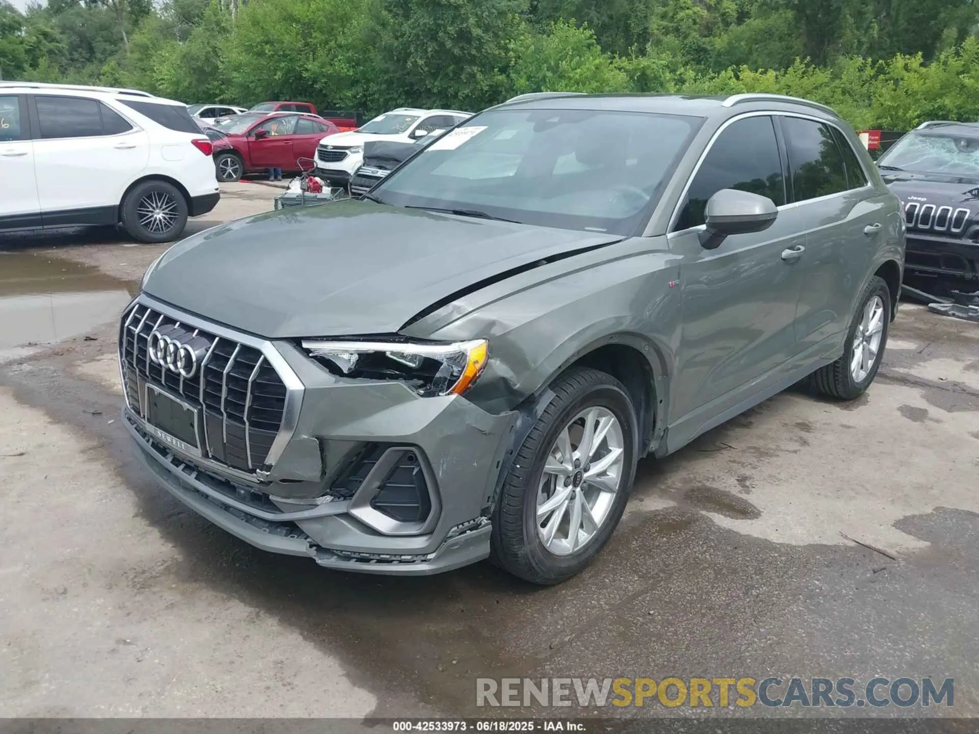 2 Photograph of a damaged car WA1DECF34N1026117 AUDI Q3 2022