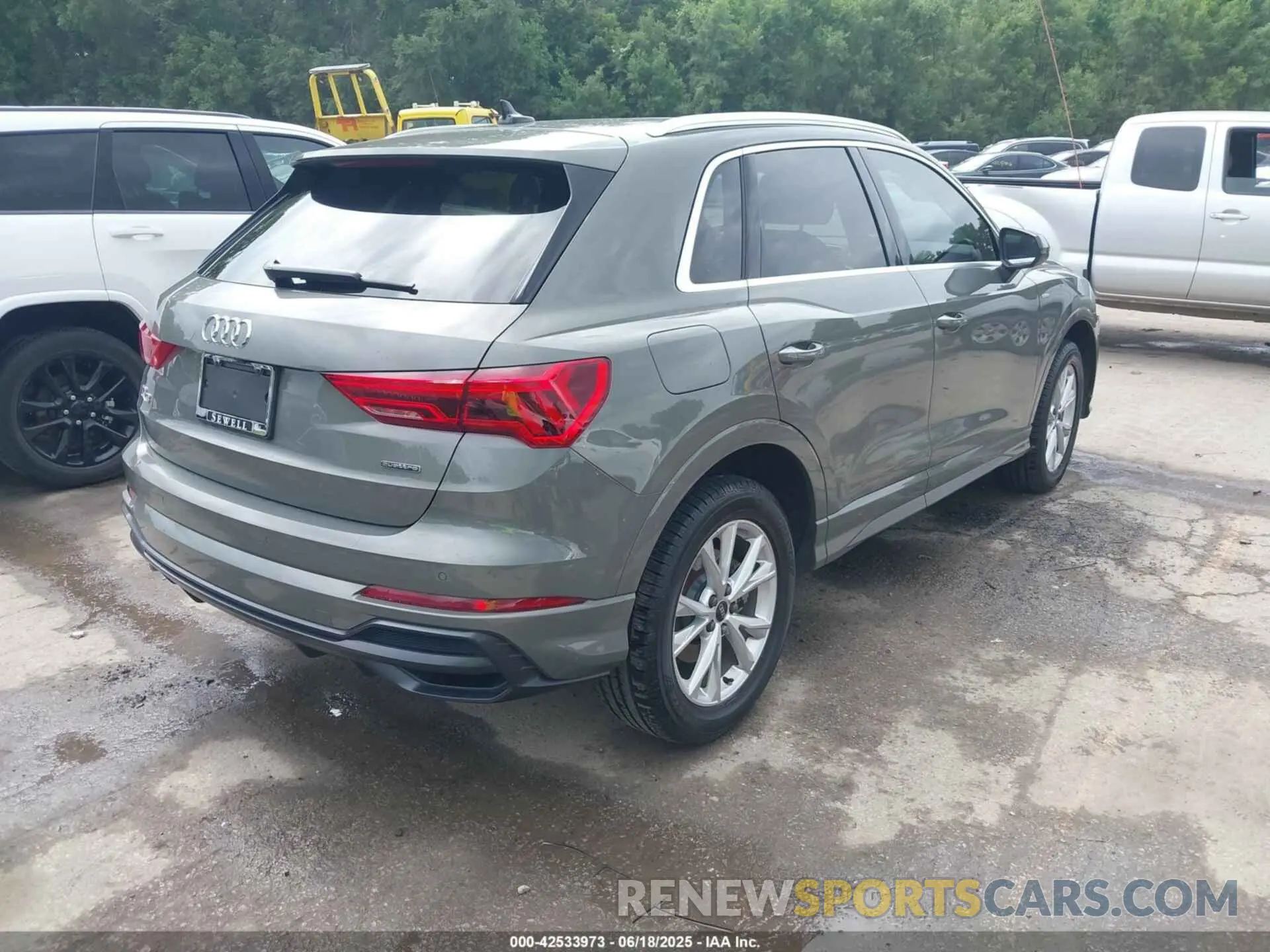 4 Photograph of a damaged car WA1DECF34N1026117 AUDI Q3 2022